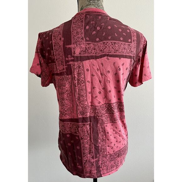 Buffalo David Bitton Jeans Graphic T Shirt Red Sz Small Snake Paisley Bandana - Picture 3 of 5